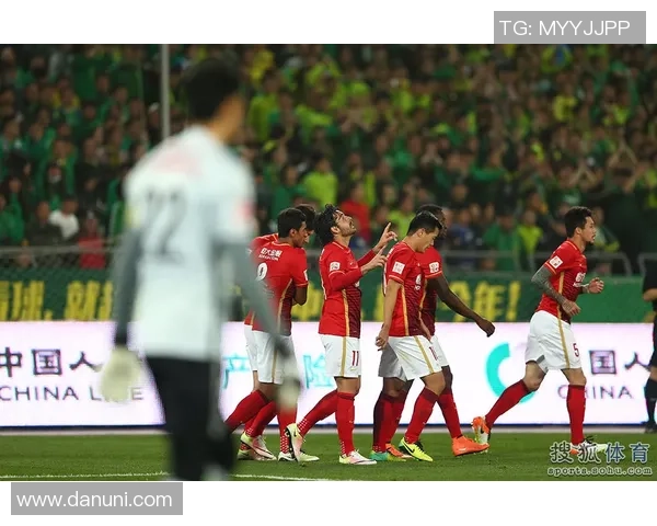 中超广州恒大迎战劲敌全力争胜展现球队实力与决心