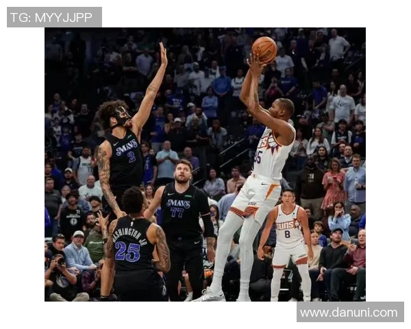 东契奇狂砍73分刷新现役得分纪录独行侠成功终结太阳的11连胜之路 东契奇狂砍73分刷新现役得分纪录独行侠成功终结太阳的11连胜之路