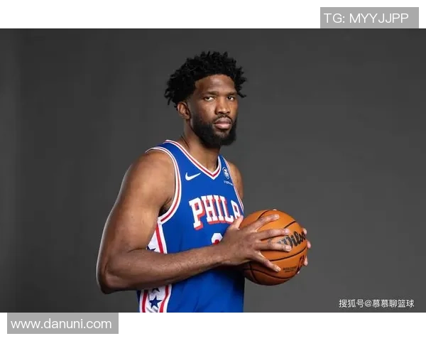 乔尔恩比德如何在NBA赛场上展现统治力与领导才能