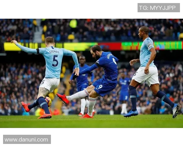 切尔西与曼城激战回顾两队历史交锋数据与精彩瞬间分析