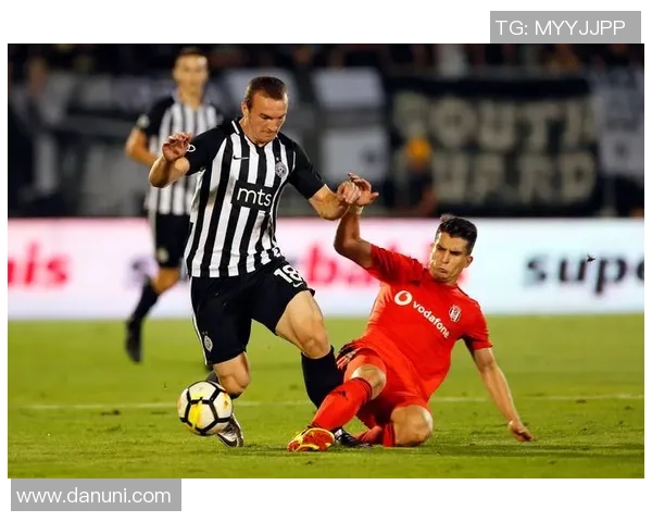 哼克与塞尔塔i的激烈对决展现足球魅力与战术智慧的巅峰较量