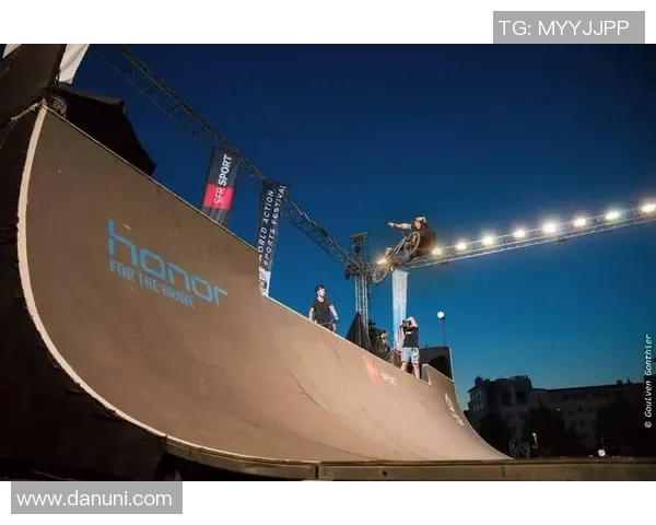 广州滑板队的奋斗与荣耀:极限运动联赛的精彩瞬间与突破历程MBA