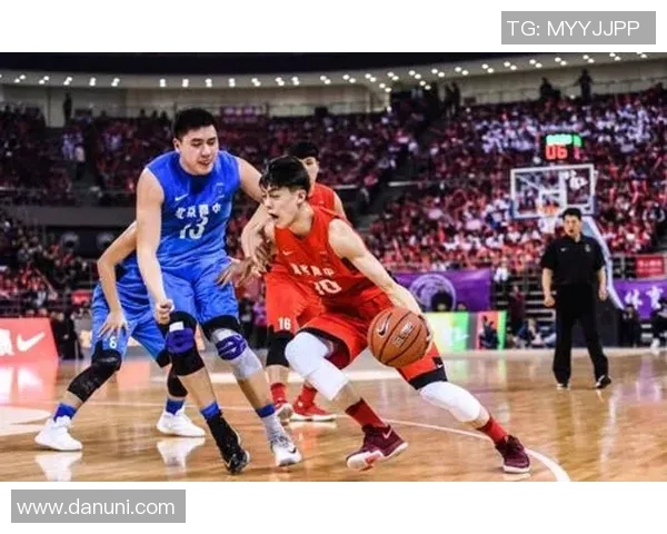 翟晓川的篮球之路：从青涩少年到CBA明星的奋斗历程与心路历程